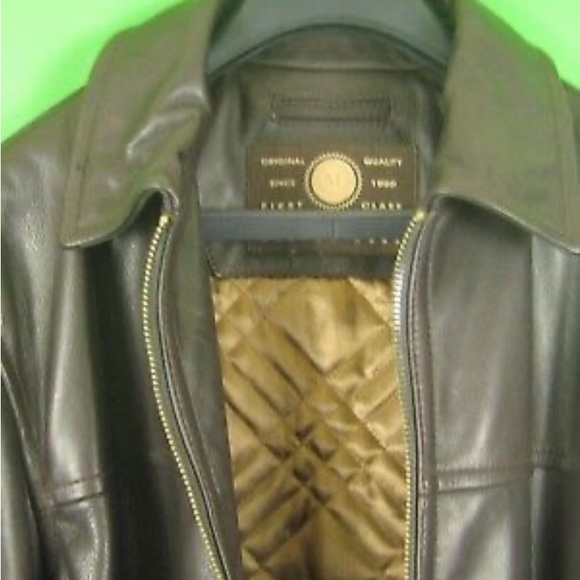 Andrew Marc brown leather jacket barely worn - Picture 2 of 4